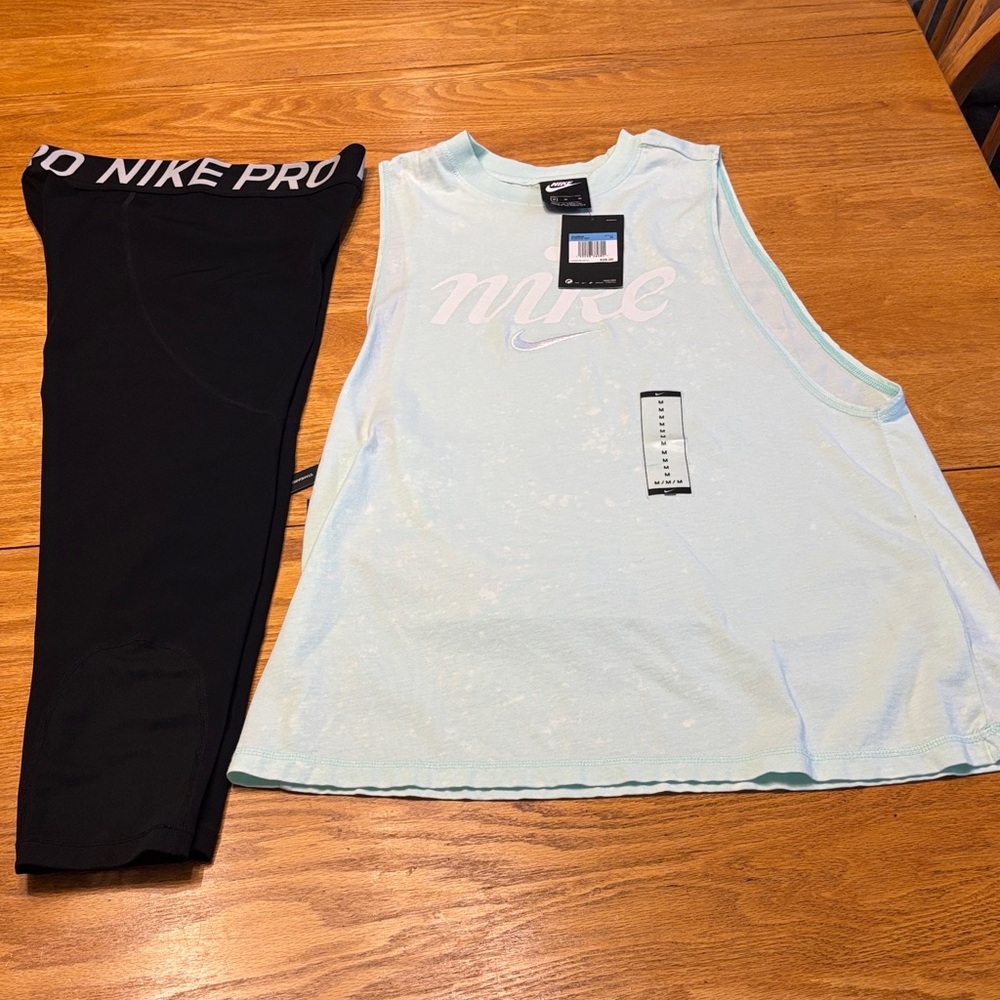 Nike women’s 3 Piece Set with Mint Green Nike Tank. The top is NWT. - Picture 5 of 14